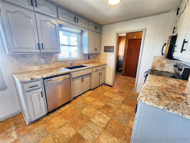 14806 Hwy 82, Tahlequah, OK 74464