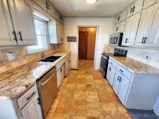 14806 Hwy 82, Tahlequah, OK 74464