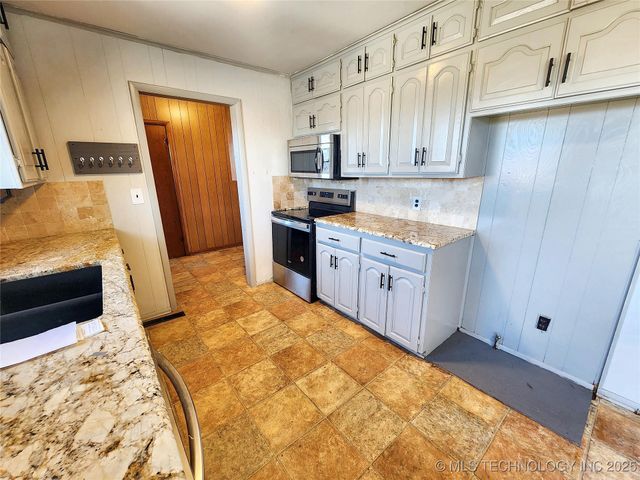 14806 Hwy 82, Tahlequah, OK 74464