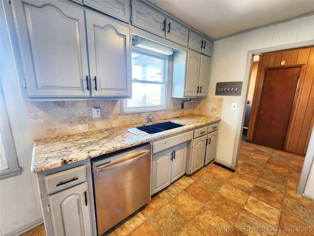 14806 Hwy 82, Tahlequah, OK 74464