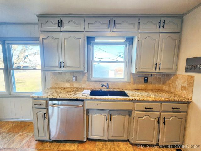 14806 Hwy 82, Tahlequah, OK 74464