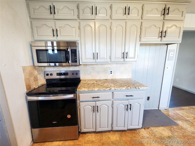 14806 Hwy 82, Tahlequah, OK 74464