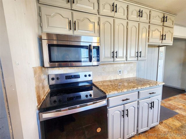 14806 Hwy 82, Tahlequah, OK 74464