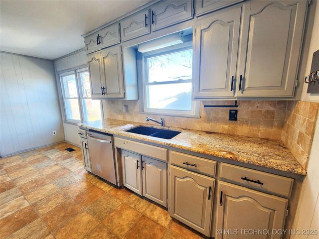 14806 Hwy 82, Tahlequah, OK 74464