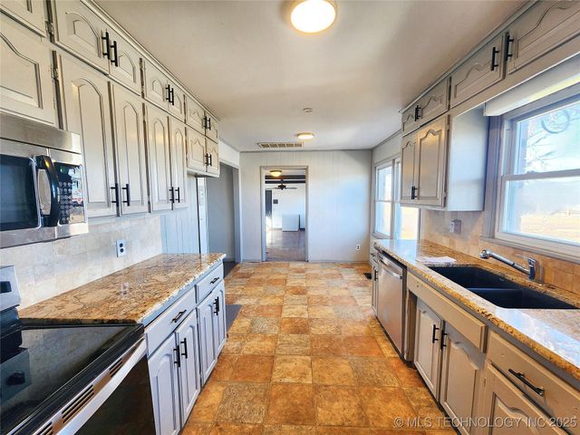 14806 Hwy 82, Tahlequah, OK 74464