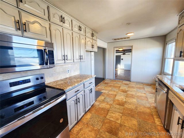 14806 Hwy 82, Tahlequah, OK 74464