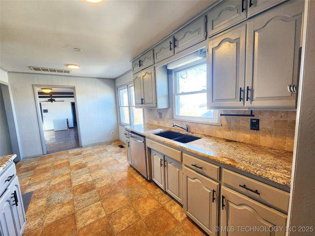 14806 Hwy 82, Tahlequah, OK 74464