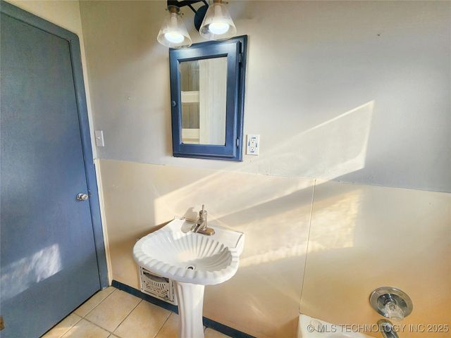 14806 Hwy 82, Tahlequah, OK 74464