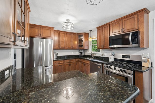 1678 Diane Merle Dr, North Huntingdon, PA 15642