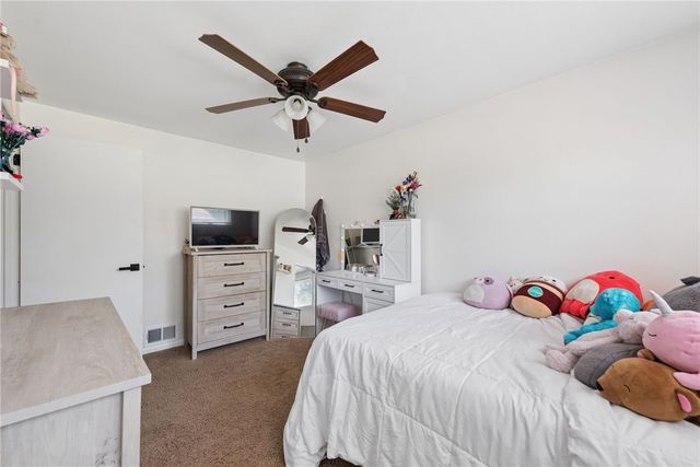 1678 Diane Merle Dr, North Huntingdon, PA 15642
