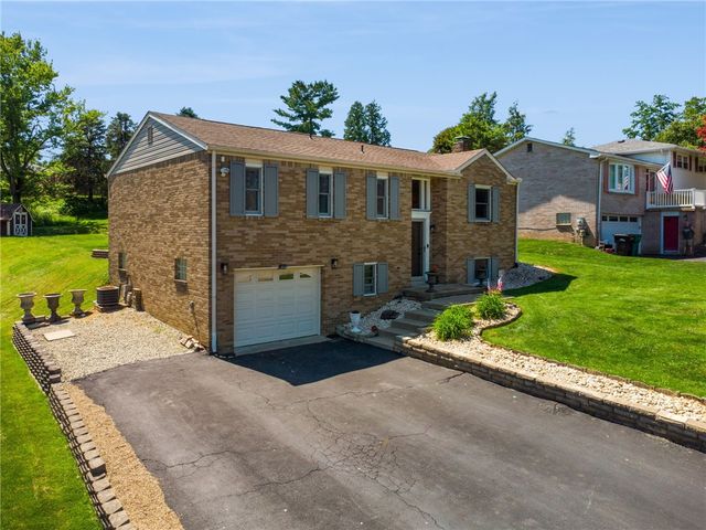 1678 Diane Merle Dr, North Huntingdon, PA 15642
