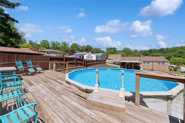 1678 Diane Merle Dr, North Huntingdon, PA 15642