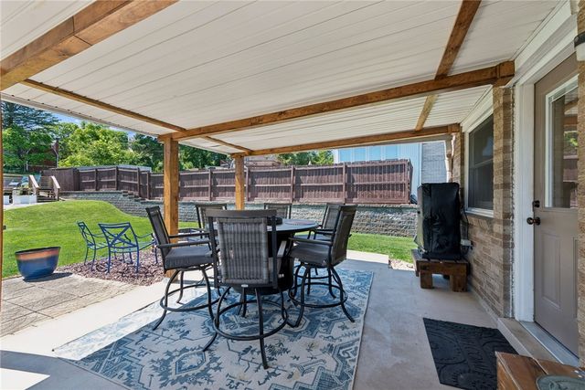 1678 Diane Merle Dr, North Huntingdon, PA 15642