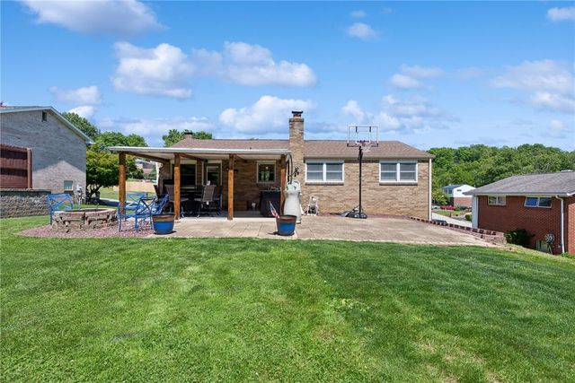 1678 Diane Merle Dr, North Huntingdon, PA 15642