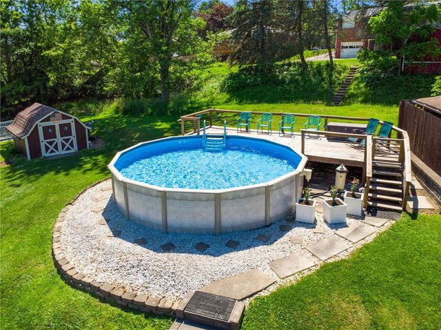 1678 Diane Merle Dr, North Huntingdon, PA 15642