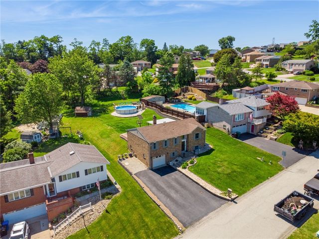 1678 Diane Merle Dr, North Huntingdon, PA 15642