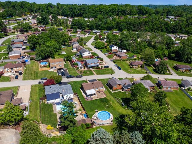 1678 Diane Merle Dr, North Huntingdon, PA 15642