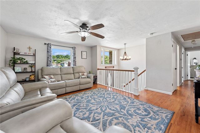 1678 Diane Merle Dr, North Huntingdon, PA 15642