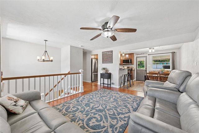 1678 Diane Merle Dr, North Huntingdon, PA 15642