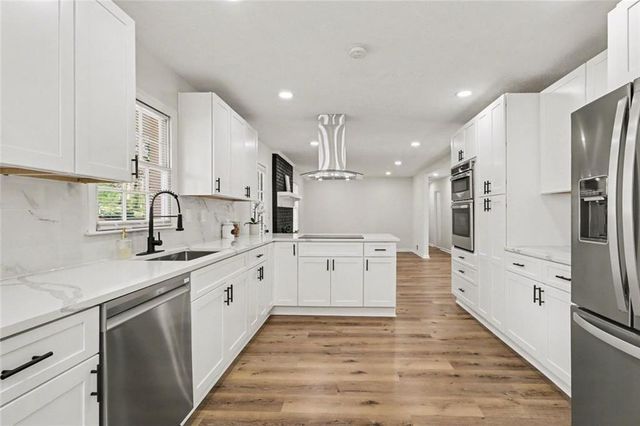 2142 Colonial Oak Way SW, Stone Mountain, GA 30087