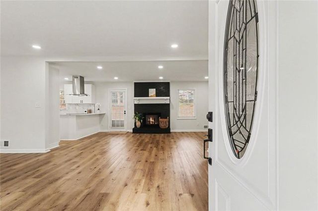 2142 Colonial Oak Way SW, Stone Mountain, GA 30087