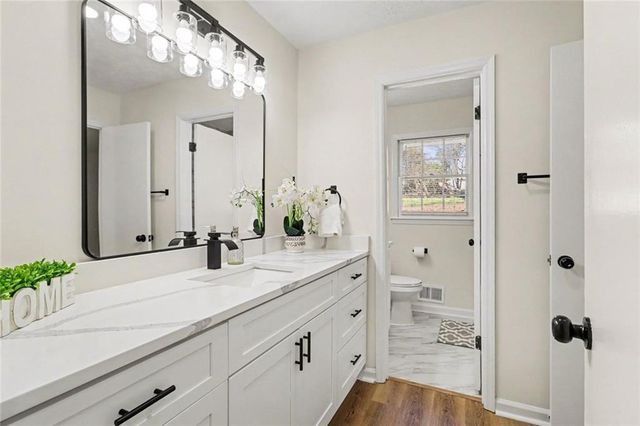 2142 Colonial Oak Way SW, Stone Mountain, GA 30087