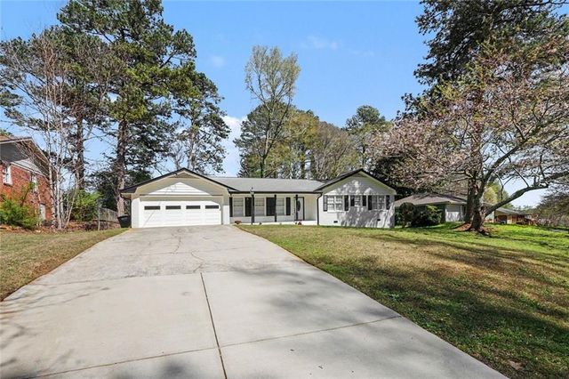 2142 Colonial Oak Way SW, Stone Mountain, GA 30087