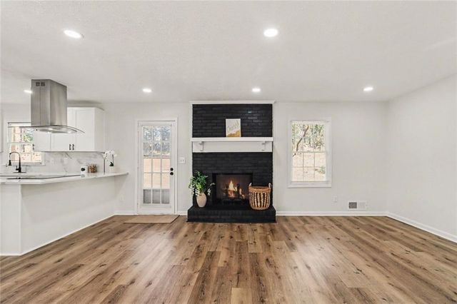 2142 Colonial Oak Way SW, Stone Mountain, GA 30087