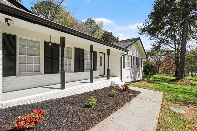 2142 Colonial Oak Way SW, Stone Mountain, GA 30087