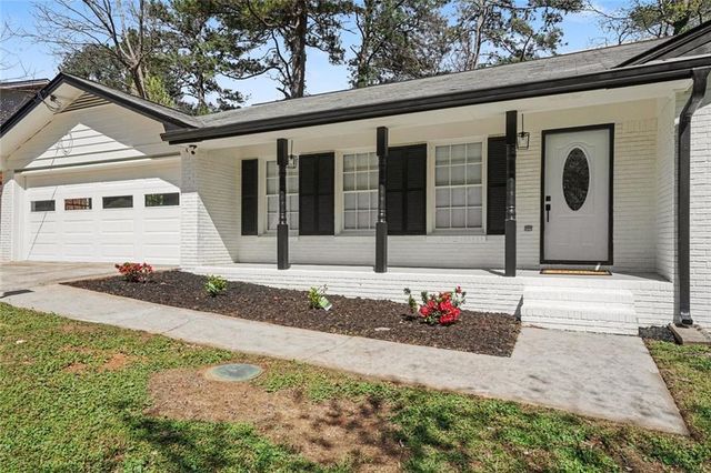 2142 Colonial Oak Way SW, Stone Mountain, GA 30087