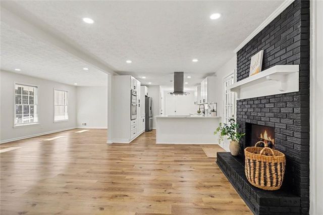 2142 Colonial Oak Way SW, Stone Mountain, GA 30087