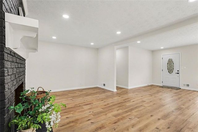 2142 Colonial Oak Way SW, Stone Mountain, GA 30087