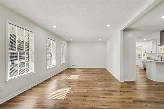 2142 Colonial Oak Way SW, Stone Mountain, GA 30087