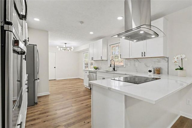 2142 Colonial Oak Way SW, Stone Mountain, GA 30087