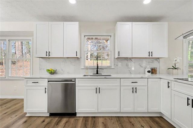 2142 Colonial Oak Way SW, Stone Mountain, GA 30087