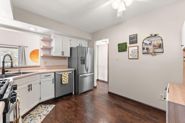 772 Kenmare Parkway, Crown Point, IN 46307