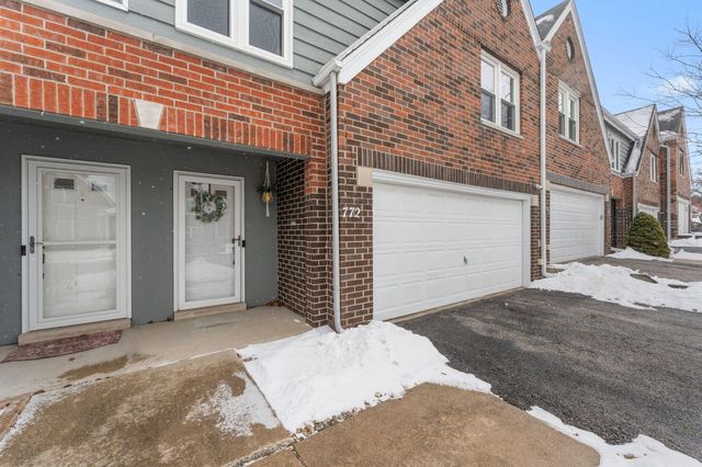 772 Kenmare Parkway, Crown Point, IN 46307