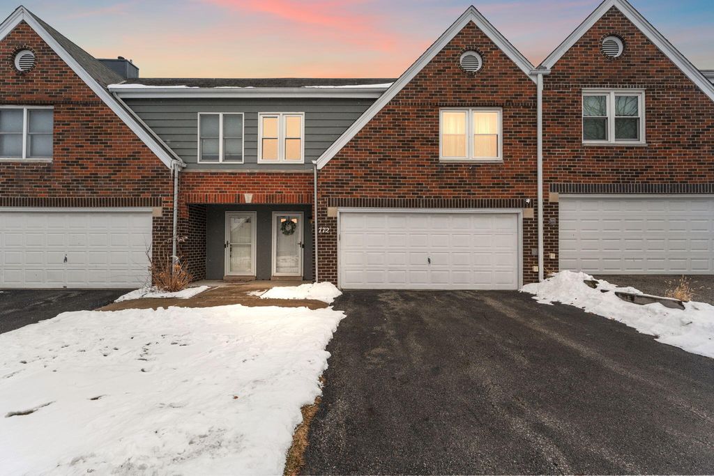 772 Kenmare Parkway, Crown Point, IN 46307