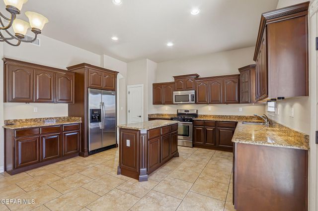 11441 VICTOR FLORES Place, El Paso, TX 79934