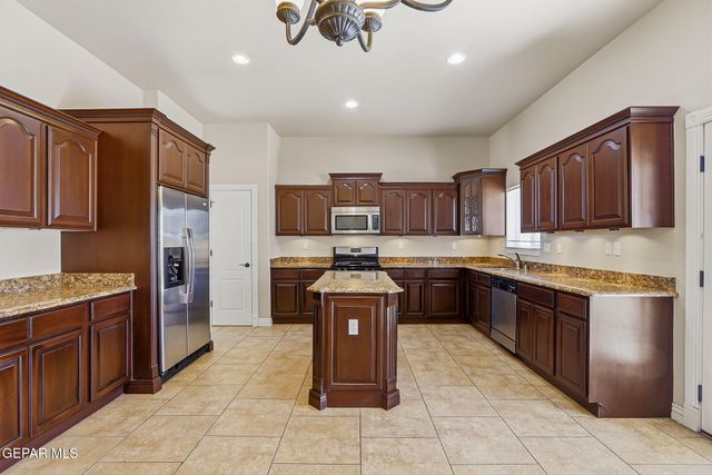 11441 VICTOR FLORES Place, El Paso, TX 79934