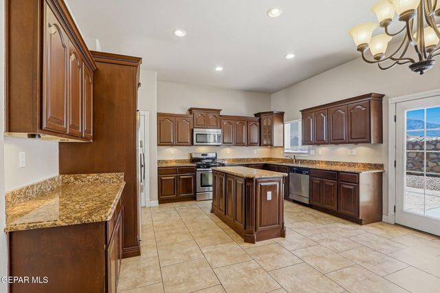 11441 VICTOR FLORES Place, El Paso, TX 79934