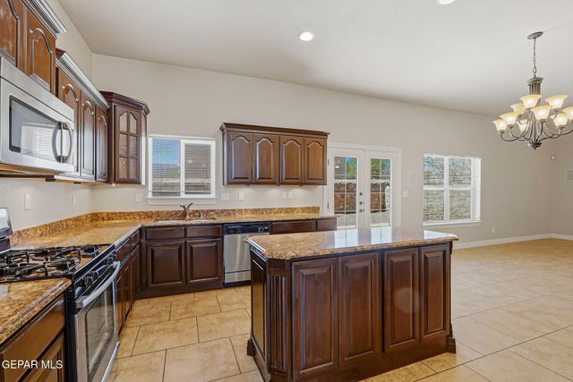 11441 VICTOR FLORES Place, El Paso, TX 79934