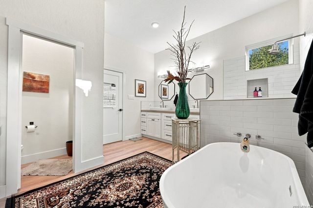1040 ERIKA CRST, Canyon Lake, TX 78133