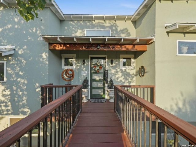 1040 ERIKA CRST, Canyon Lake, TX 78133