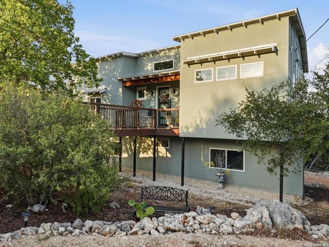 1040 ERIKA CRST, Canyon Lake, TX 78133