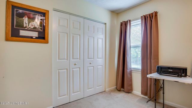 1625 Tina Ct, La Grange, KY 40031