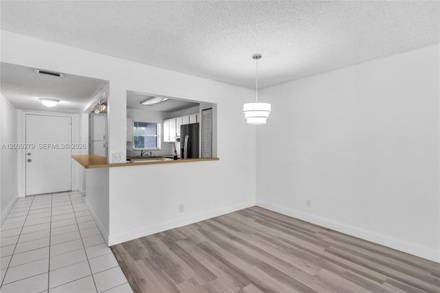 8513 Old Country Mnr 415, Davie, FL 33328