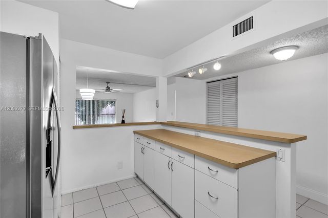 8513 Old Country Mnr 415, Davie, FL 33328