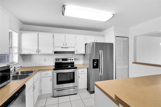 8513 Old Country Mnr 415, Davie, FL 33328