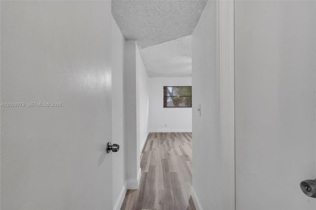 8513 Old Country Mnr 415, Davie, FL 33328